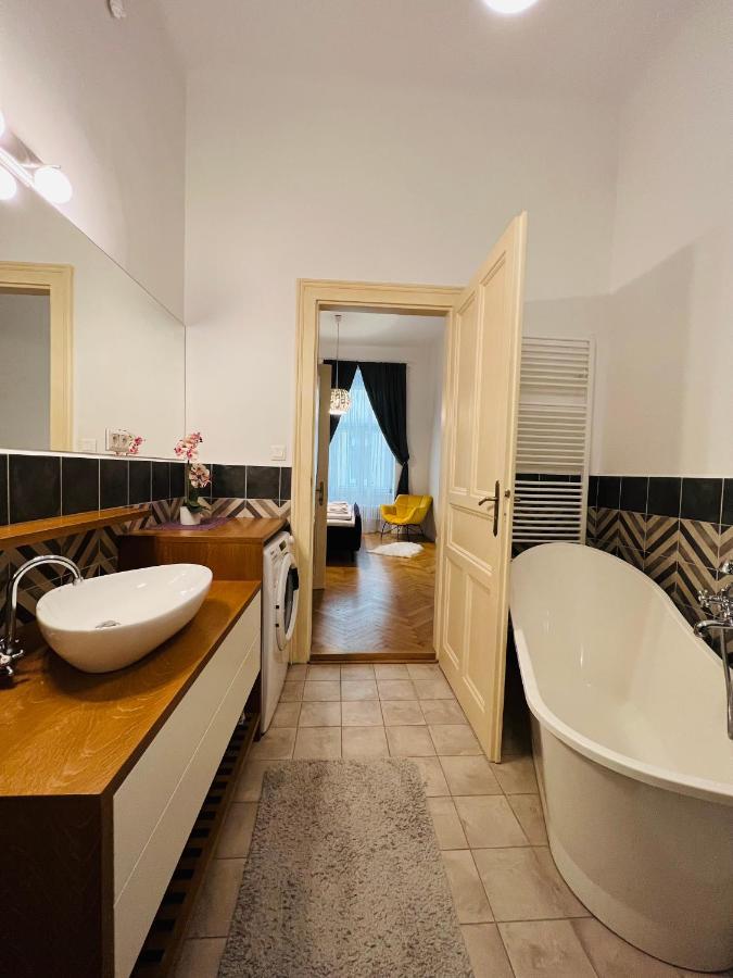 Beautiful Condo At The Old Town Bratislava Eksteriør billede