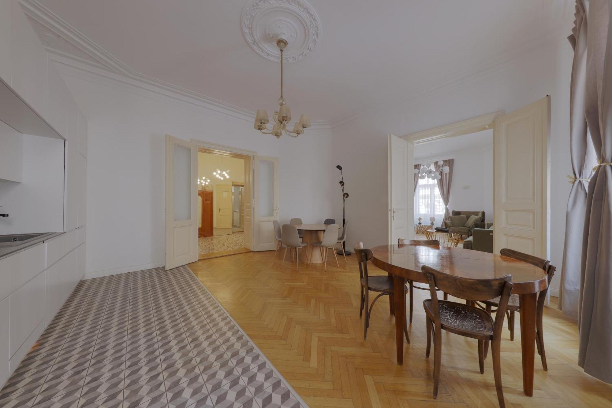 Beautiful Condo At The Old Town Bratislava Eksteriør billede